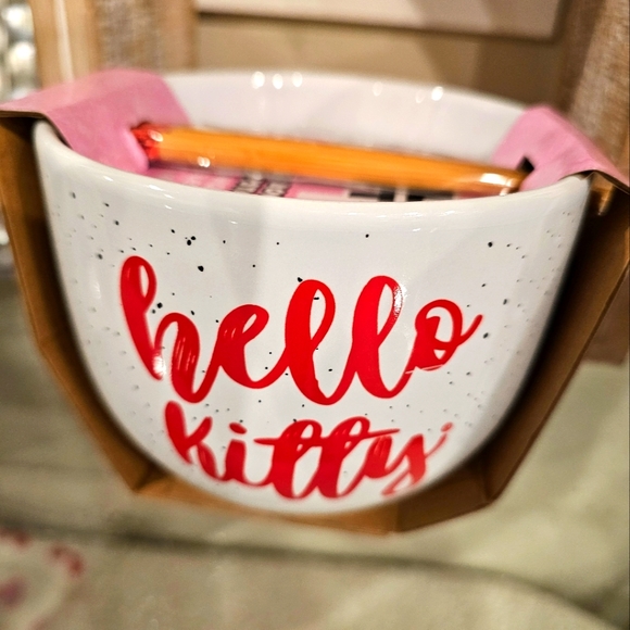 Hello Kitty Ramen Bowl with Chopsticks - Picture 2 of 3
